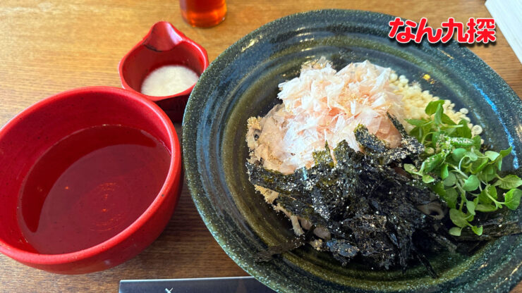 「百のや」の百のだしつけそば（鰹節・基本の麺つゆ冷・山芋トッピング）