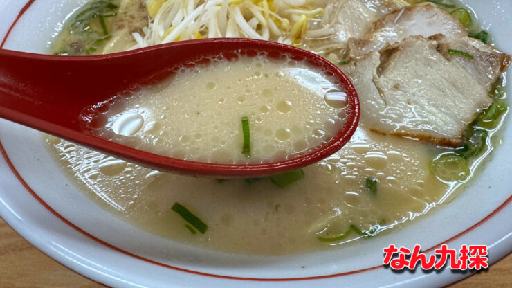 「らーめんハウス キャプテン」のラーメンのスープ