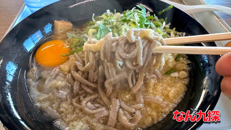 「めぐみうどん」の天玉かそばの麺