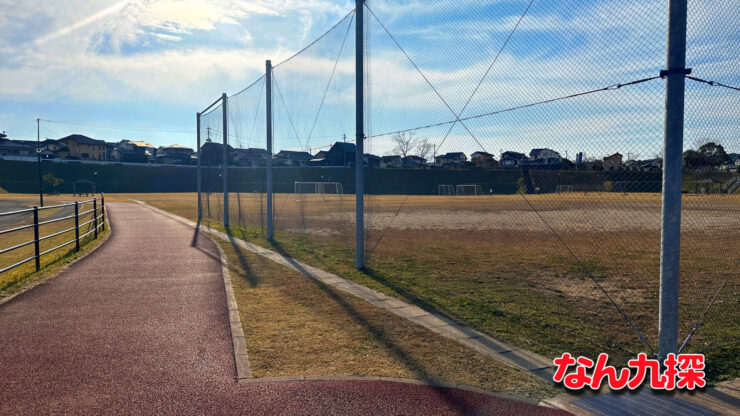 加納公園の舗装された道