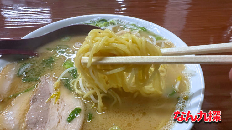 「ラーメン洋」のラーメンの麺